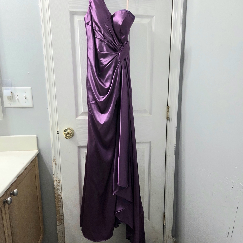 Elegant One Shoulder Satin Dress in Deep Purple - Picture 2 of 12